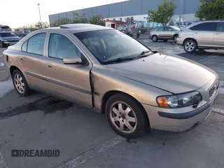 2004 Volvo S60 with VIN YV1RH59H842343519, listed as a IAAI auction lot 41004041 with 197,498 mi miles. Bid and sale history available at carsss.com. Image 1.