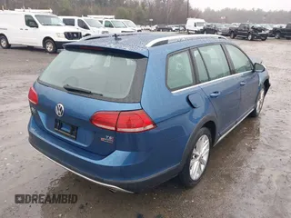 2018 Volkswagen Golf S z VIN 3VWH17AU9JM759994, wystawiony jako IAAI lot #41054231 z przebiegiem 42 651 mil mil oraz . Historia ofert i sprzedaży dostępna na DreamBid. Obrazek 4.