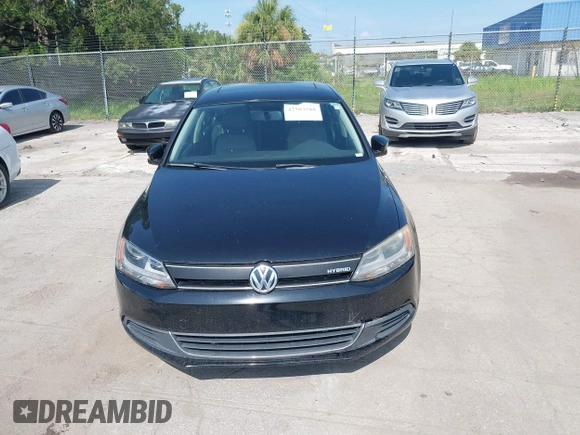 2013 Volkswagen Jetta Hybrid SE z VIN 3VW637AJXDM226189, wystawiony jako IAAI lot #42503588 z przebiegiem 158 367 mil mil oraz . Historia ofert i sprzedaży dostępna na DreamBid. Obrazek 6.