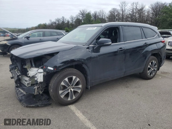 2022 Toyota Highlander XLE with VIN 5TDGZRBH0NS204460, listed as a Copart auction lot 61422635 with 67,880 mi miles and Salvage title. Bid and sale history available at DreamBid. Image 1.