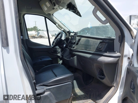 2023 Ford Transit Cargo z VIN 1FTBR3X83PKA97706, wystawiony jako IAAI lot #42253817 z przebiegiem 54 042 mil mil oraz . Historia ofert i sprzedaży dostępna na DreamBid. Obrazek 5.