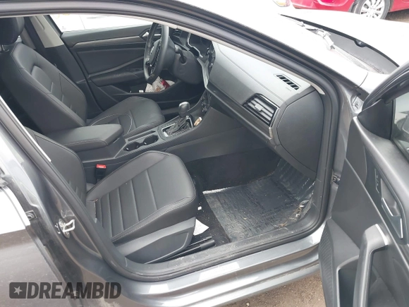 2021 Volkswagen Jetta SEL z VIN 3VWE57BU5MM086681, wystawiony jako IAAI lot #41832830 z przebiegiem 37 398 mil mil oraz . Historia ofert i sprzedaży dostępna na DreamBid. Obrazek 5.