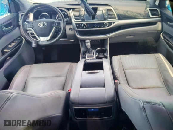 2017 Toyota Highlander XLE with VIN 5TDKZRFH9HS517726, listed as a Copart auction lot 62833065 with 22,762 mi miles and Salvage title. Bid and sale history available at DreamBid. Image 8.