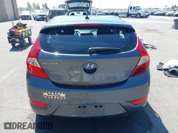 2012 Hyundai Accent SE z VIN KMHCU5AE5CU022142, wystawiony jako IAAI lot #42203812 z przebiegiem 89 196 mil mil oraz . Historia ofert i sprzedaży dostępna na DreamBid. Obrazek 17.
