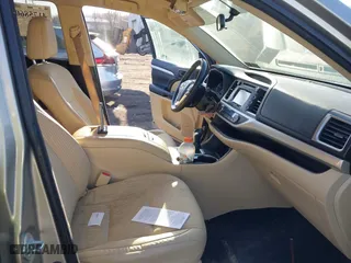 2015 Toyota Highlander LE with VIN 5TDBKRFH7FS200755, listed as a IAAI auction lot 41758609 with 139,267 mi miles. Bid and sale history available at carsss.com. Image 5.