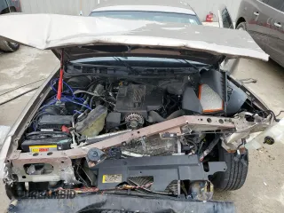 2006 Mercury Grand Marquis LS Premium z VIN 2MEHM75V46X655372, wystawiony jako Copart lot #54866655 z przebiegiem 140 863 mil mil oraz Nie do naprawy. Historia ofert i sprzedaży dostępna na DreamBid. Obrazek 11.