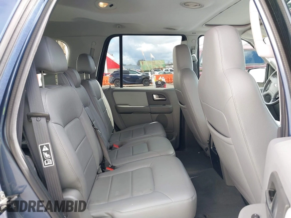 2004 Ford Expedition Special Service with VIN 1FMFU16L24LA56074, listed as a IAAI auction lot 41803262 with 86,169 mi miles. Bid and sale history available at carsss.com. Image 8.