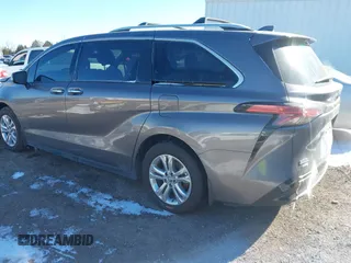 2024 Toyota Sienna Platinum z VIN 5TDESKFC6RS124975, wystawiony jako IAAI lot #41476741 z przebiegiem 15 603 mil mil oraz . Historia ofert i sprzedaży dostępna na DreamBid. Obrazek 3.