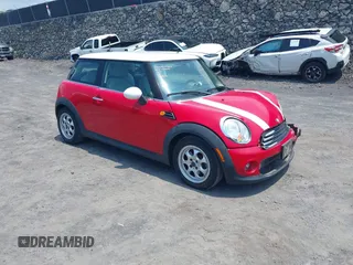 2013 MINI Hardtop z VIN WMWSU3C58DT371771, wystawiony jako IAAI lot #41914049 z przebiegiem 79 221 mil mil oraz . Historia ofert i sprzedaży dostępna na DreamBid. Obrazek 1.
