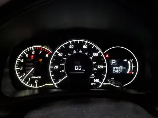 2018 Nissan Note SV z VIN 3N1CE2CP7JL357797, wystawiony jako Copart lot #64172435 z przebiegiem 37 083 mil mil oraz Szkoda całkowita • Salvage title. Historia ofert i sprzedaży dostępna na DreamBid. Obrazek 9.