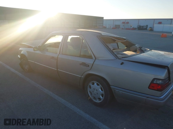 1994 Mercedes-Benz 400 with VIN WDBEA34E4RC015119, listed as a IAAI auction lot 40933590 with 77,554 mi miles. Bid and sale history available at carsss.com. Image 14.