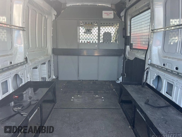 2018 Ford Transit z VIN 1FTYE1CM6JKB42352, wystawiony jako IAAI lot #42658536 z przebiegiem 82 802 mil mil oraz . Historia ofert i sprzedaży dostępna na DreamBid. Obrazek 5.