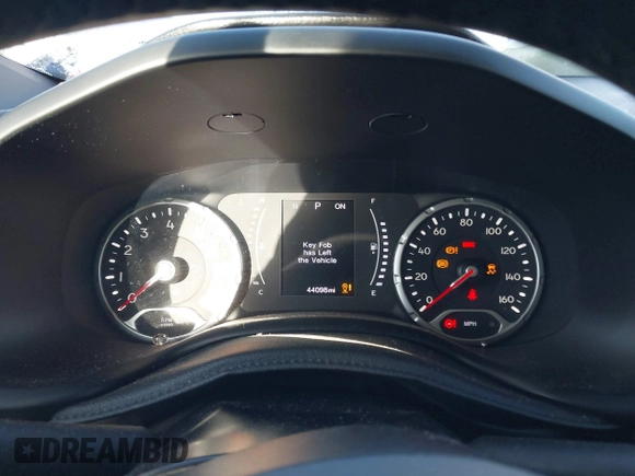2020 Jeep Renegade Latitude with VIN ZACNJABB4LPL27228, listed as a IAAI auction lot 41271336 with 44,098 mi miles. Bid and sale history available at carsss.com. Image 7.