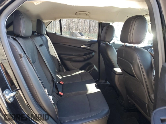 2020 Buick Encore GX Select z VIN KL4MMDSL2LB096513, wystawiony jako Copart lot #50428735 z przebiegiem 58 101 mil mil oraz Czysty tytuł • Clean title. Historia ofert i sprzedaży dostępna na DreamBid. Obrazek 11.