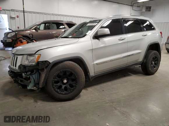 2011 Jeep Grand Cherokee Laredo z VIN 1J4RR4GGXBC609891, wystawiony jako Copart lot #52089645 z przebiegiem 180 895 mil mil oraz Szkoda całkowita • Salvage title. Historia ofert i sprzedaży dostępna na DreamBid. Obrazek 1.