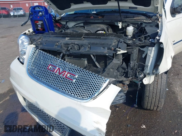 2010 GMC Yukon XL Denali with VIN 1GKUKMEF6AR157775, listed as a IAAI auction lot 41521509 with 201,836 mi miles. Bid and sale history available at carsss.com. Image 6.