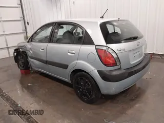 2008 Kia Rio LX with VIN KNADE163186345215, listed as a IAAI auction lot 41776000 with 141,859 mi miles. Bid and sale history available at carsss.com. Image 3.