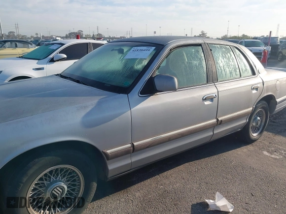 1994 Mercury Grand Marquis LS z VIN 2MELM75W9RX669484, wystawiony jako IAAI lot #41838499 z przebiegiem 101 777 mil mil oraz . Historia ofert i sprzedaży dostępna na DreamBid. Obrazek 6.