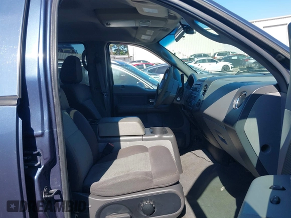 2005 Ford F-150 XLT z VIN 1FTRW12W35KE99045, wystawiony jako IAAI lot #42172942 z przebiegiem 228 074 mil mil oraz . Historia ofert i sprzedaży dostępna na DreamBid. Obrazek 5.
