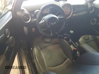 2012 MINI Convertible S с VIN WMWZP3C51CT296318, выставлен на аукционе Copart как лот 47701405 с пробегом 78 842 миль миль и Списание • Salvage title. История ставок и продаж доступна на DreamBid. Изображение 8.