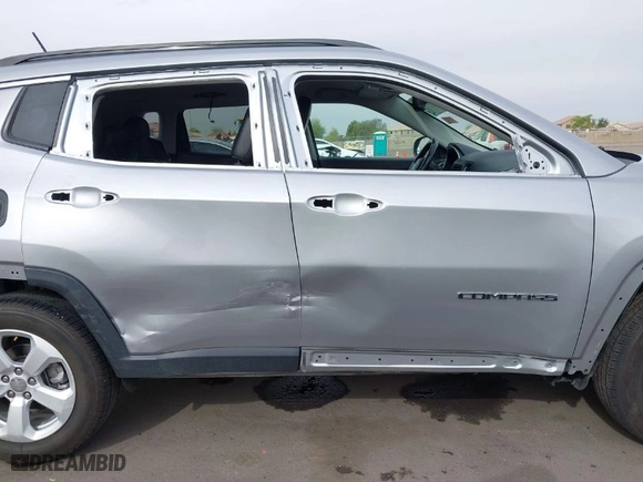 2019 Jeep Compass Latitude with VIN 3C4NJCBB1KT614788, listed as a IAAI auction lot 41912340 with 113,474 mi miles. Bid and sale history available at carsss.com. Image 14.