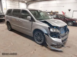 2016 Dodge Grand Caravan R/T with VIN 2C4RDGEG0GR310546, listed as a IAAI auction lot 40922023 with 208,319 mi miles. Bid and sale history available at carsss.com. Image 1.