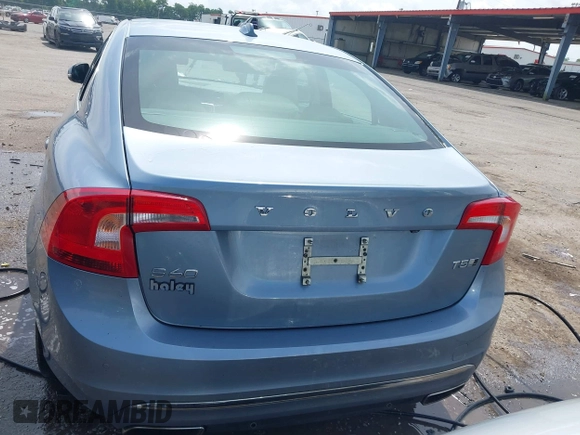 2017 Volvo S60 Inscription z VIN LYV402TK5HB196218, wystawiony jako IAAI lot #42330936 z przebiegiem 111 608 mil mil oraz . Historia ofert i sprzedaży dostępna na DreamBid. Obrazek 17.