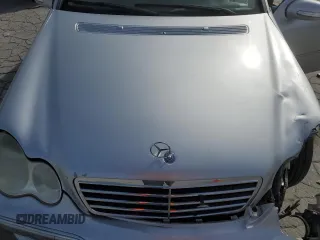 2006 Mercedes-Benz C 230 Sport z VIN WDBRF52H76F745502, wystawiony jako Copart lot #46003175 z przebiegiem 119 918 mil mil oraz Czysty tytuł • Clean title. Historia ofert i sprzedaży dostępna na DreamBid. Obrazek 13.
