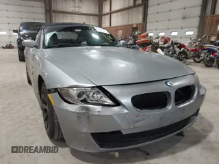 2006 BMW Z4 3.0si z VIN 4USBU53506LW92215, wystawiony jako IAAI lot #42340243 z przebiegiem 103 740 mil mil oraz . Historia ofert i sprzedaży dostępna na DreamBid. Obrazek 6.