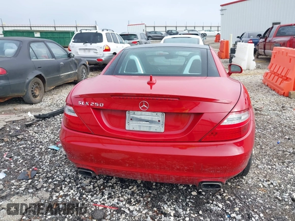 2013 Mercedes-Benz SLK 250 с VIN WDDPK4HAXDF064844, выставлен на аукционе IAAI как лот 41238237 с пробегом 61 180 миль миль и . История ставок и продаж доступна на DreamBid. Изображение 16.