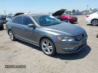 2013 Volkswagen Passat SEL Premium z VIN 1VWCN7A31DC139863, wystawiony jako IAAI lot #42470737 z przebiegiem 213 226 mil mil oraz . Historia ofert i sprzedaży dostępna na DreamBid. Obrazek 1.