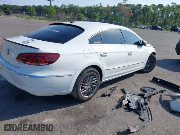 2015 Volkswagen CC R-Line with VIN WVWBN7AN3FE819870, listed as a IAAI auction lot 39390950 with 86,082 mi miles. Bid and sale history available at carsss.com. Image 4.