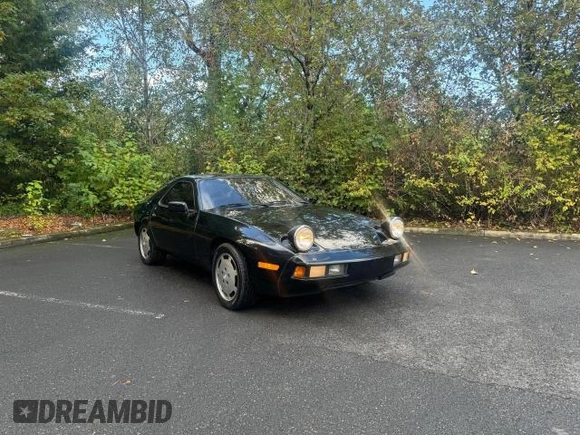 1982 Porsche 928 z VIN WP0JA0926CS821991, wystawiony jako Copart lot #76843574 z przebiegiem 84 762 mil mil oraz Tytuł czysty. Historia ofert i sprzedaży dostępna na DreamBid. Obrazek 1.