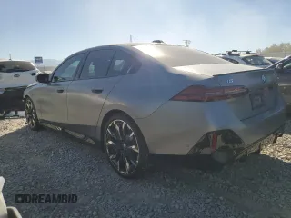 2024 BMW i5 M60 z VIN WBY43FK07RCR13048, wystawiony jako Copart lot #71660944 z przebiegiem 5545 mil mil oraz Szkody całkowita. Historia ofert i sprzedaży dostępna na DreamBid. Obrazek 2.