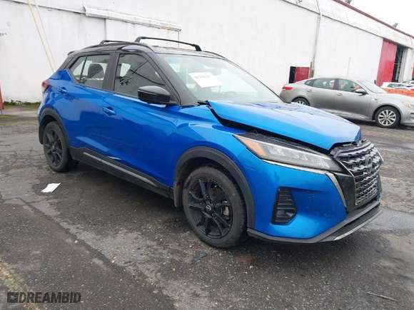 2022 Nissan Kicks SR with VIN 3N1CP5DVXNL507366, listed as a IAAI auction lot 41302567 with 43,268 mi miles. Bid and sale history available at carsss.com. Image 1.
