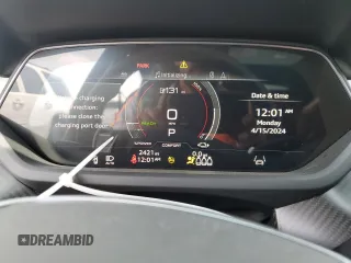 2023 Audi e-tron GT Premium Plus z VIN WAUCJBFWXP7008476, wystawiony jako Copart lot #51587884 z przebiegiem 2421 mil mil oraz . Historia ofert i sprzedaży dostępna na DreamBid. Obrazek 9.