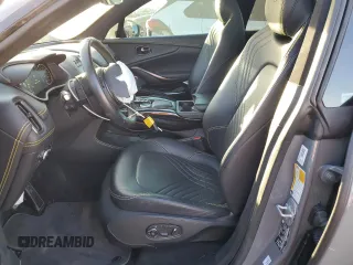 2022 Aston Martin DBX z VIN SD7VUJAW1NTV04534, wystawiony jako Copart lot #87969325 z przebiegiem 17 373 mil mil oraz Szkody całkowita. Historia ofert i sprzedaży dostępna na DreamBid. Obrazek 7.