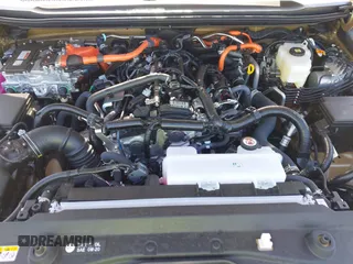2025 Toyota Land Cruiser 1958 Edition z VIN JTEABFAJ7SK035212, wystawiony jako IAAI lot #42150778 z przebiegiem 2566 mil mil oraz . Historia ofert i sprzedaży dostępna na DreamBid. Obrazek 10.