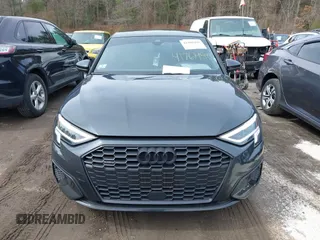 2024 Audi A3 Premium Plus z VIN WAUHUDGY6RA138401, wystawiony jako IAAI lot #41806406 z przebiegiem 4 315 mil mil oraz . Historia ofert i sprzedaży dostępna na DreamBid. Obrazek 12.
