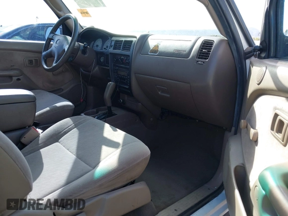2002 Toyota Tacoma PreRunner z VIN 5TESM92N32Z883802, wystawiony jako IAAI lot #41949270 z przebiegiem 219 690 mil mil oraz . Historia ofert i sprzedaży dostępna na DreamBid. Obrazek 5.
