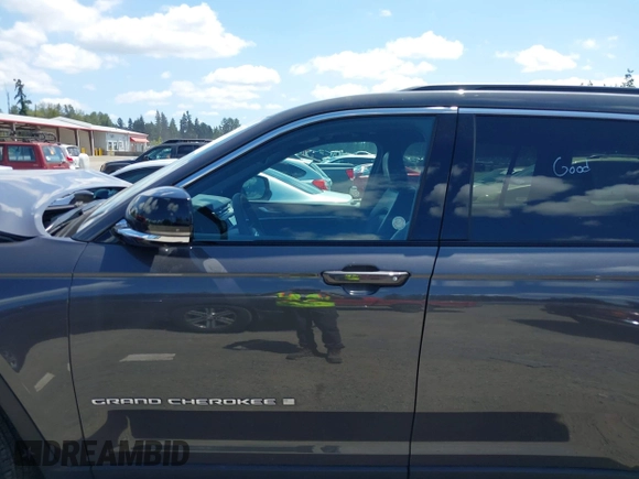 2024 Jeep Grand Cherokee Limited with VIN 1C4RJKBG4R8605017, listed as a IAAI auction lot 42660428 with 24,391 mi miles and . Bid and sale history available at DreamBid. Image 14.