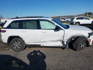 2024 Jeep Grand Cherokee Limited z VIN 1C4RJHBG2RC230115, wystawiony jako IAAI lot #41071409 z przebiegiem 4711 mil mil oraz . Historia ofert i sprzedaży dostępna na DreamBid. Obrazek 13.