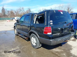 2004 Ford Expedition Special Service with VIN 1FMPU16L44LA17586, listed as a IAAI auction lot 41619534 with 140,299 mi miles. Bid and sale history available at carsss.com. Image 3.