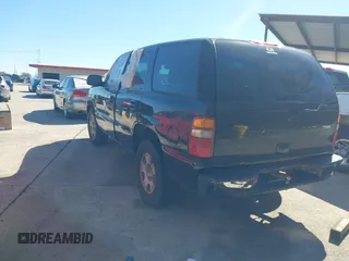 2003 GMC Yukon SLT with VIN 1GKEC13V23R135379, listed as a IAAI auction lot 41637458 with 236,134 mi miles. Bid and sale history available at carsss.com. Image 3.