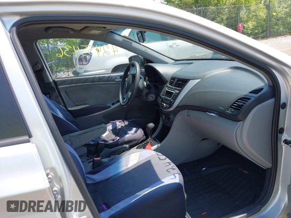 2014 Hyundai Accent GLS z VIN KMHCT4AE1EU637366, wystawiony jako IAAI lot #42455436 z przebiegiem 121 764 mil mil oraz . Historia ofert i sprzedaży dostępna na DreamBid. Obrazek 5.