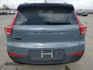 2022 Volvo XC40 R-Design with VIN YV4162UM3N2647089, listed as a Copart auction lot 49997425 with 39,879 mi miles and Salvage title. Bid and sale history available at DreamBid. Image 6.