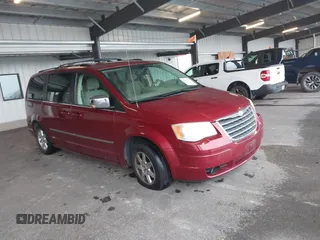 2010 Chrysler Town & Country Touring z VIN 2A4RR5D19AR423206, wystawiony jako IAAI lot #42415975 z przebiegiem 169 844 mil mil oraz . Historia ofert i sprzedaży dostępna na DreamBid. Obrazek 1.