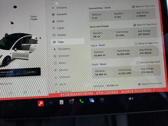 2022 Tesla Model 3 z VIN 5YJ3E1EAXNF118748, wystawiony jako Copart lot #43690075 z przebiegiem 52 494 mil mil oraz Szkoda całkowita • Salvage title. Historia ofert i sprzedaży dostępna na DreamBid. Obrazek 9.