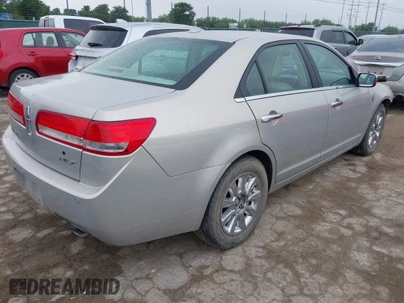 2010 Lincoln MKZ z VIN 3LNHL2GCXAR750346, wystawiony jako IAAI lot #42182751 z przebiegiem 119 104 mil mil oraz . Historia ofert i sprzedaży dostępna na DreamBid. Obrazek 4.