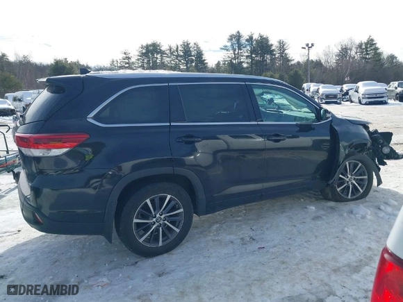 2018 Toyota Highlander SE with VIN 5TDJZRFH4JS859036, listed as a IAAI auction lot 41640089 with 103,643 mi miles. Bid and sale history available at carsss.com. Image 14.
